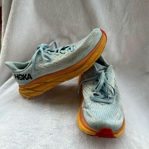 Hoka Clifton 8 Wide shoes